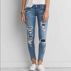 American Eagle Outfitters Jeans Size US0｜ Distressed and patched skinny jean